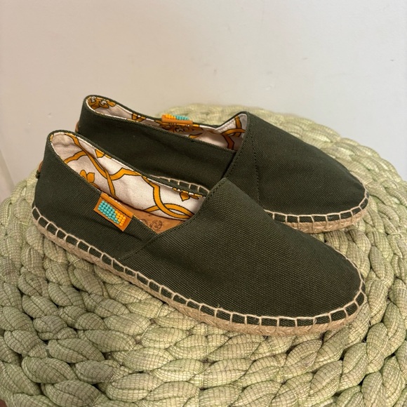 Ubuntu Classic Safari Green Canvas Slip On Handmade Flat Espadrilles NWOB - Picture 6 of 11
